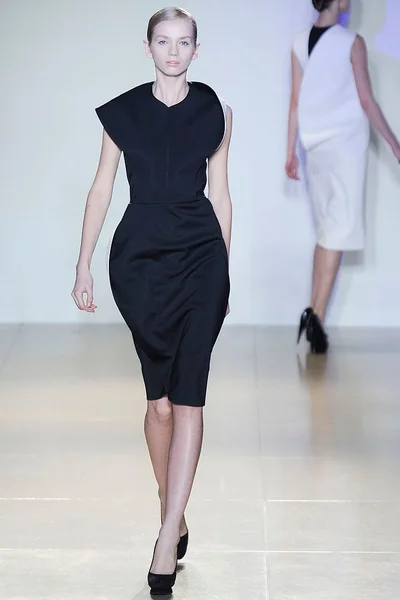 Look 18